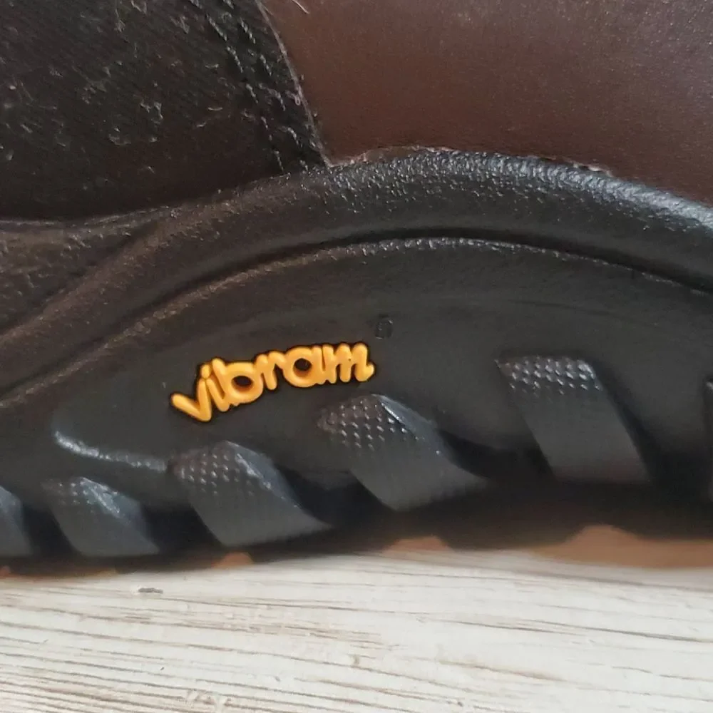Ugg Adirondack Boots II Obsidian Leather 5446 Size 6 Vibram Soles Event Waterprf